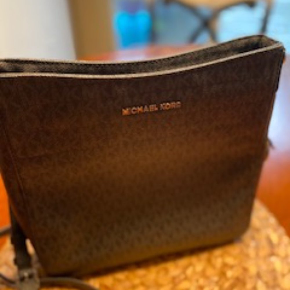 Michael Kors Jet Set Travel Large Messenger